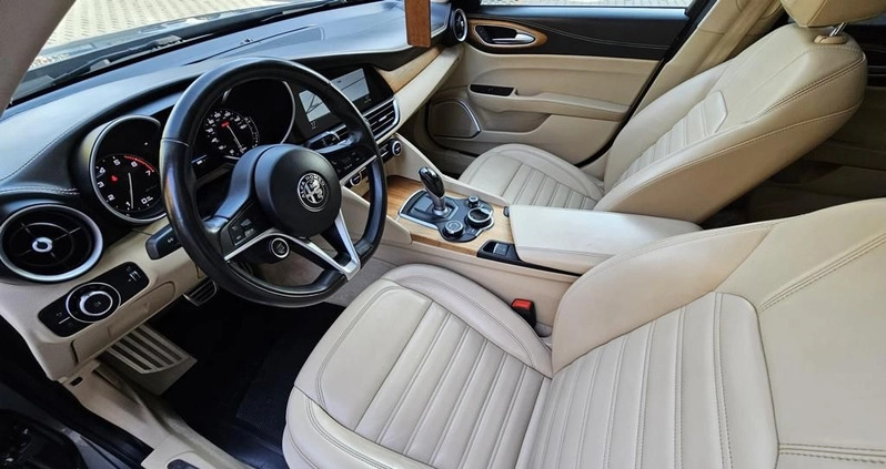 Alfa Romeo Giulia cena 89900 przebieg: 90500, rok produkcji 2017 z Rzeszów małe 92